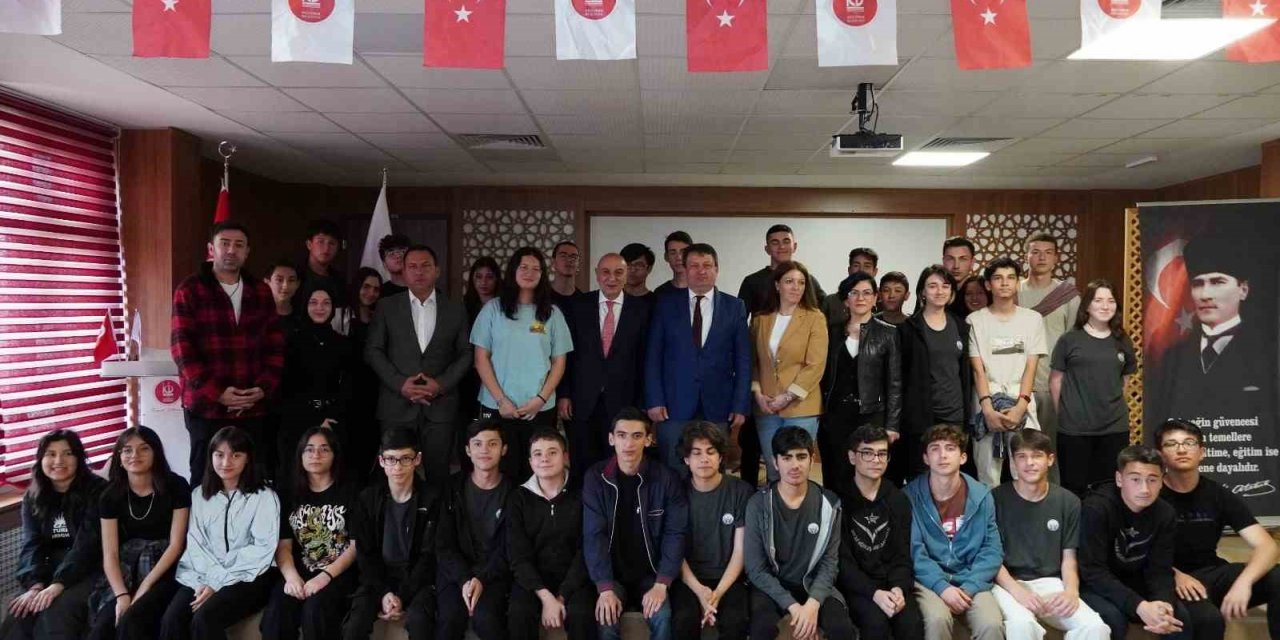 Keçiören’de Vecihi Hürkuş Anadolu Lisesine enstrüman desteği