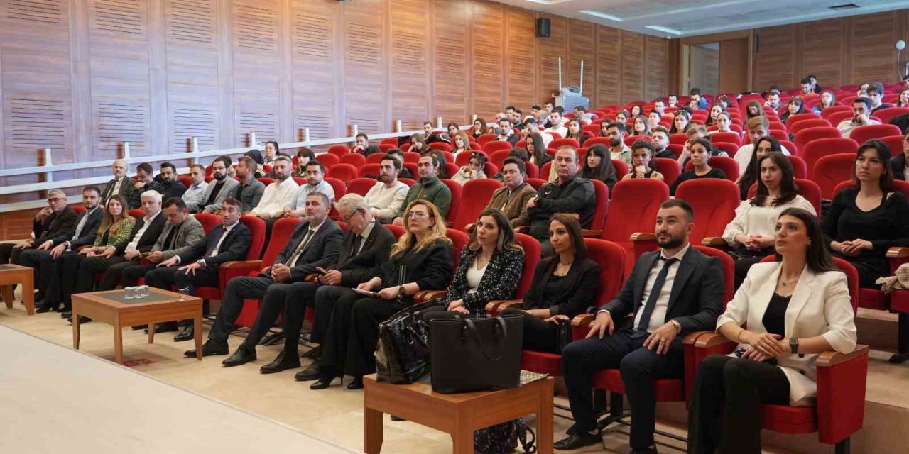 BARÜ’deki sempozyumda “Türkiye Yüzyılında Üniversite Gençliği” konuşuldu