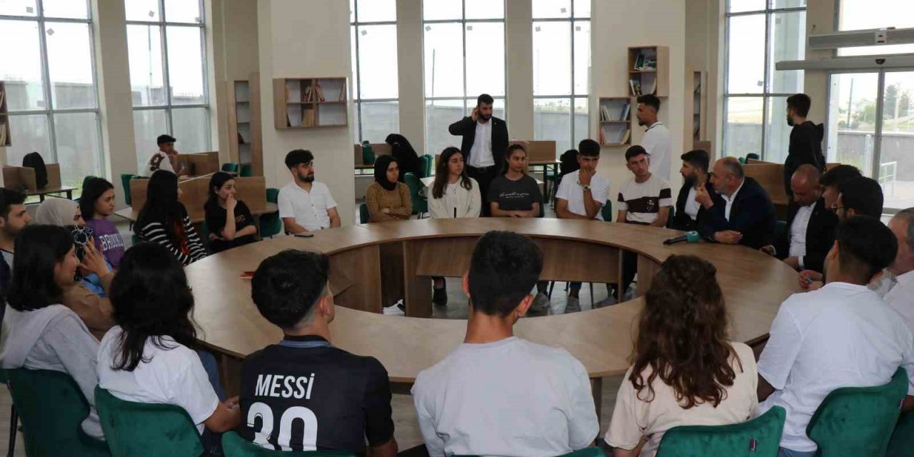 Öğrenciler sordu Aksoy cevapladı