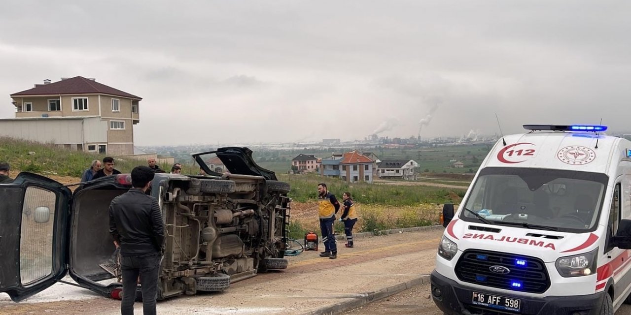 Minibüsün takla attığı anlar kamerada: 3 yaralı