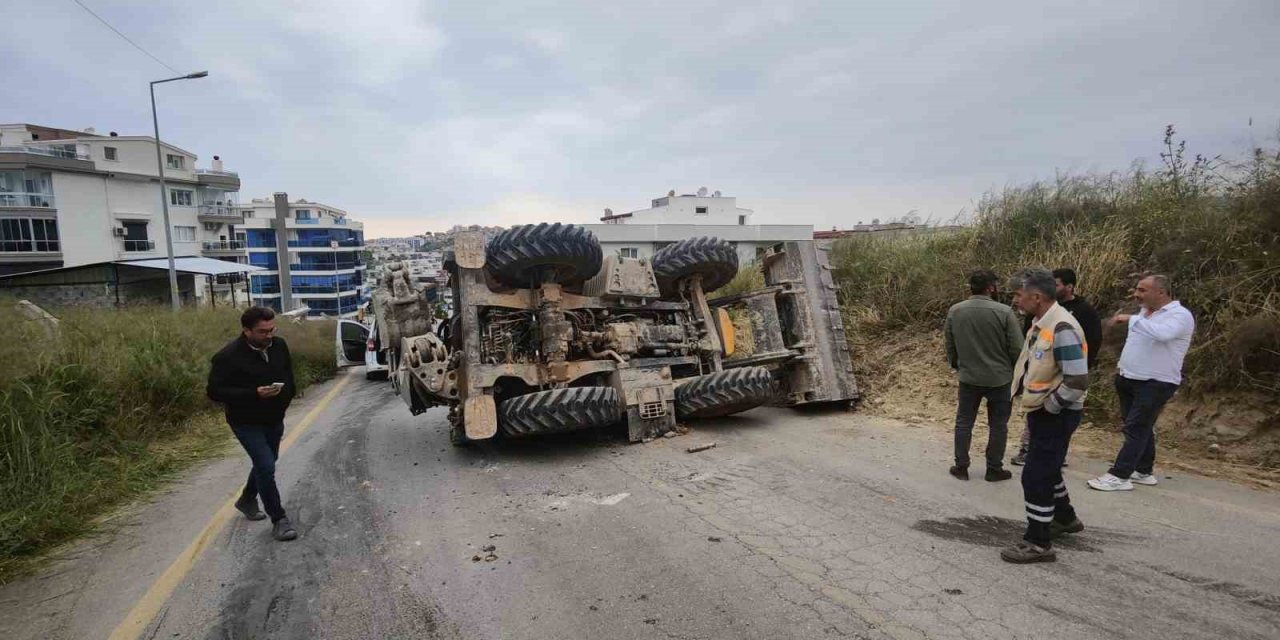 Freni boşalan iş makinesi faciaya yol açıyordu