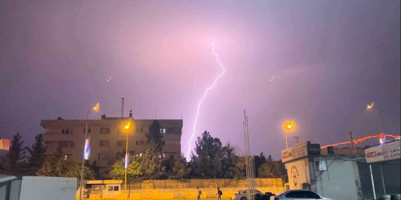 Sınır ilçesinde çamur yağdı