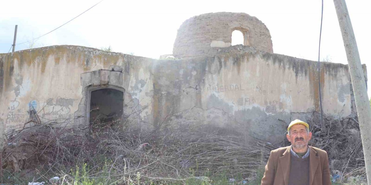 Tarihi “Ortaköy Hamamı”nın içler acısı hali vatandaşları üzüyor