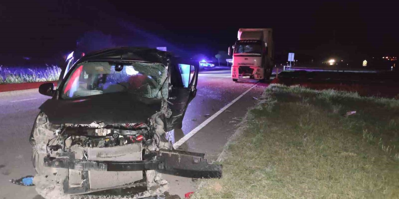 Tokat’ta kamyon ile otomobil çarpıştı: 1 ölü