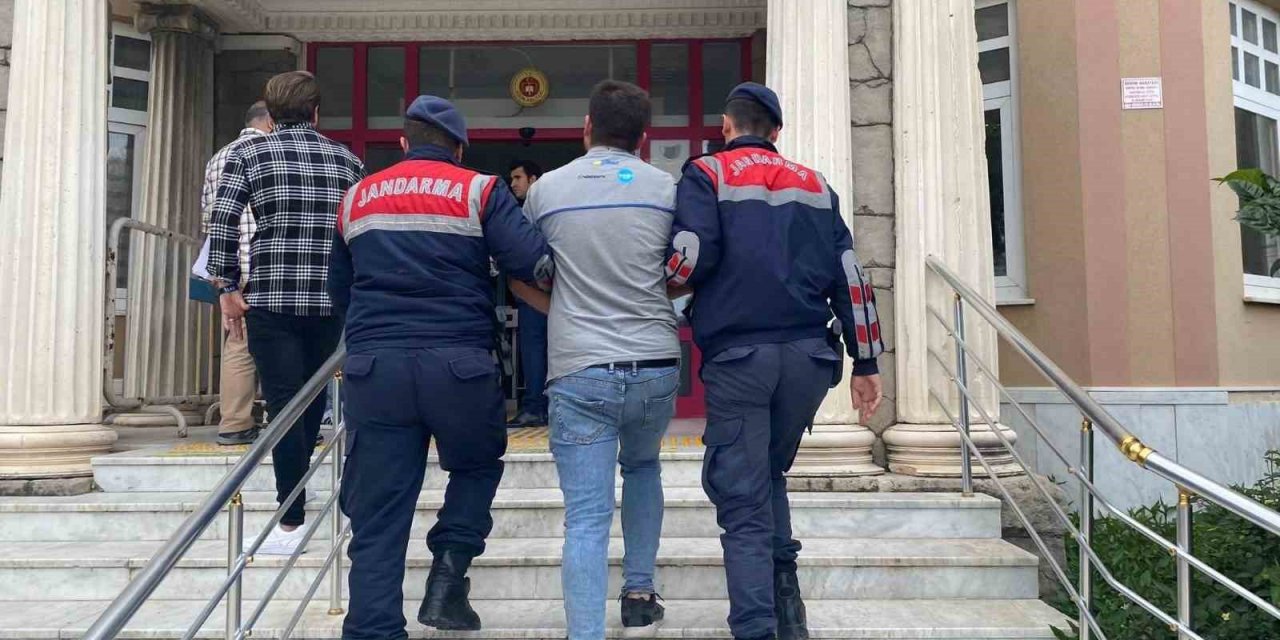 Aranan şahıslar Jandarma tarafından yakalandı