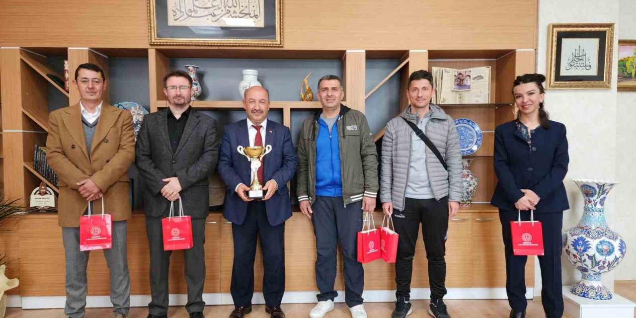 İl birincisi Kütahya Milli Eğitim Müdürlüğü masa tenisi takımı Türkiye finallerinde