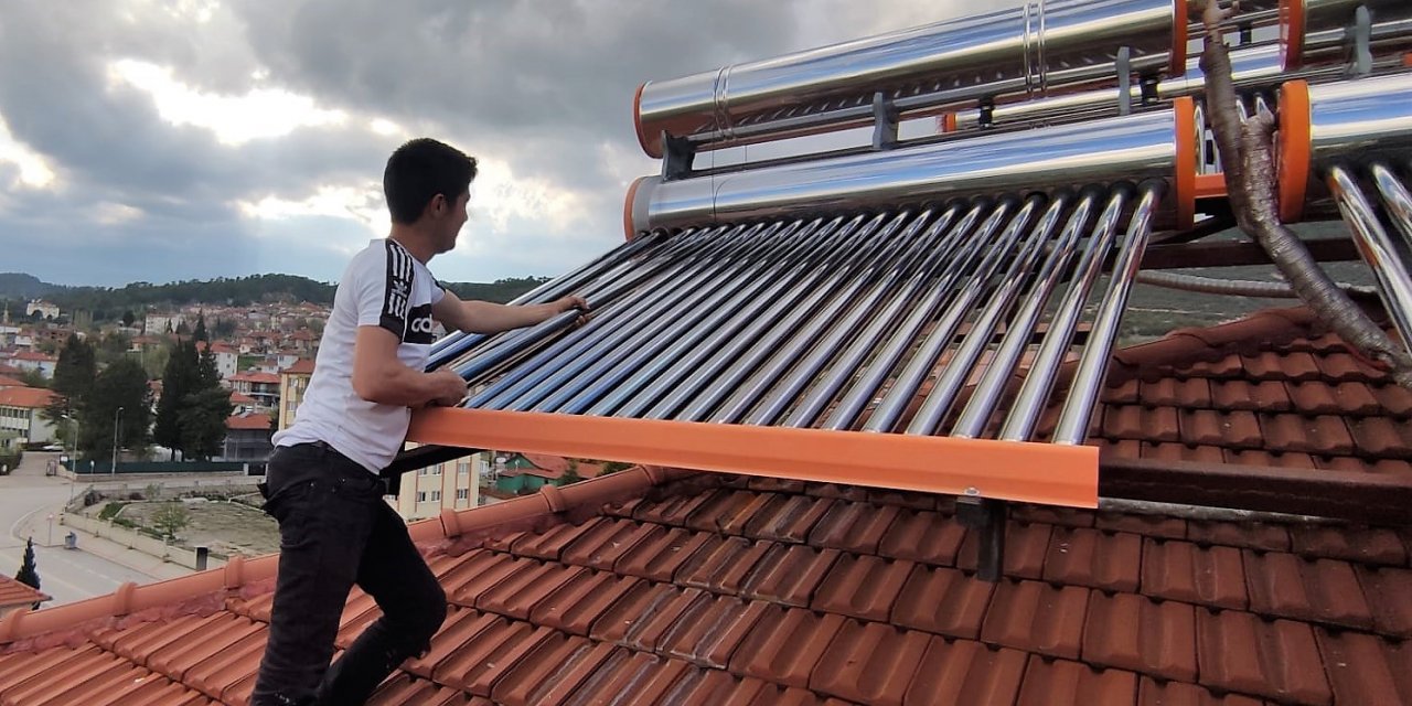 Çameli’nde dolunun neden olduğu yaralar sarılıyor