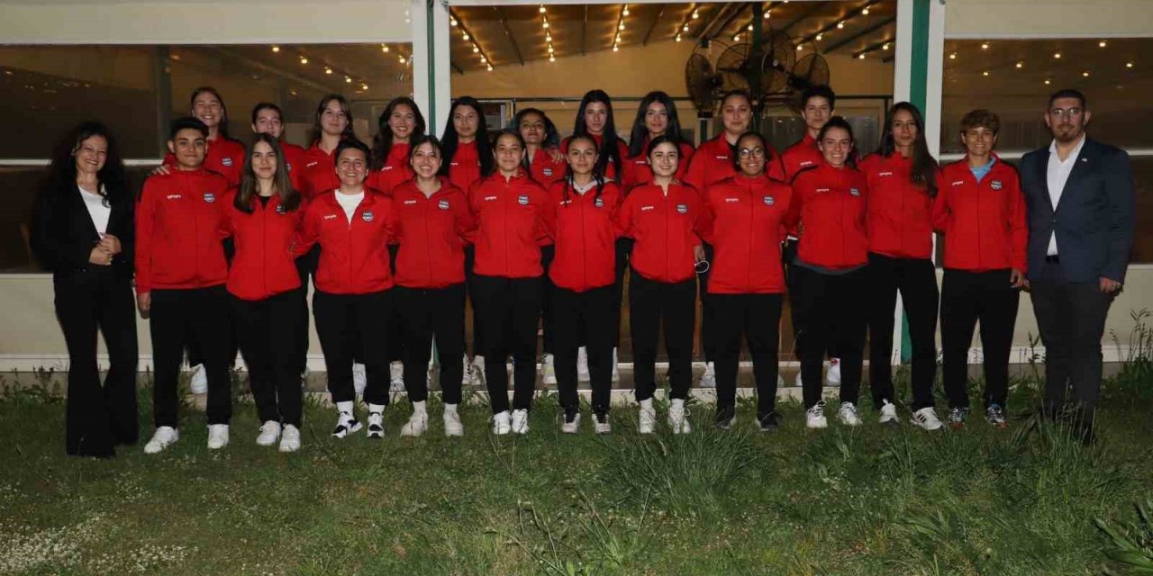 Nazilli Belediyespor Kadın Futbol Takımı deplasman öncesi moral depoladı