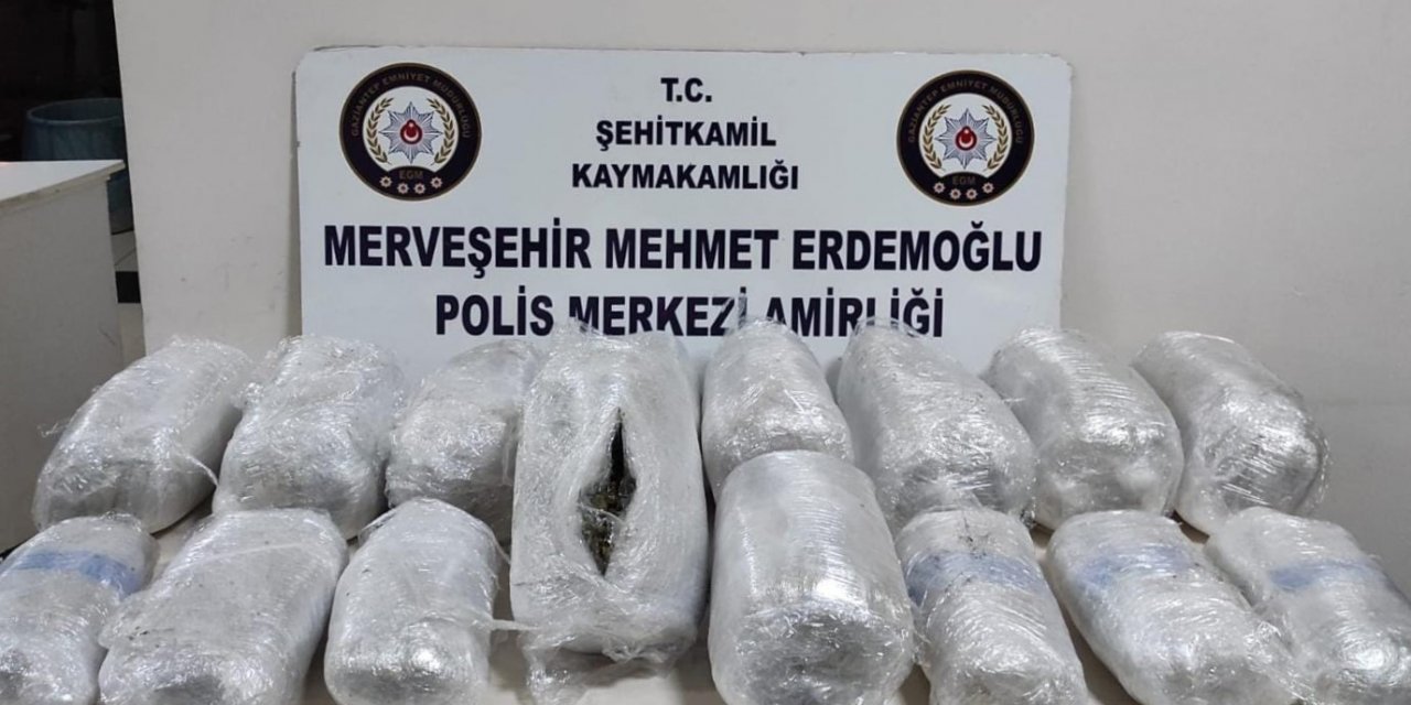 Şüphe üzerine durdurulan araçtan 13 kilo esrar çıktı