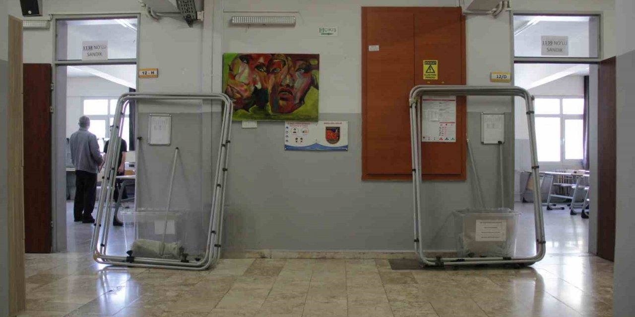 İzmir’de seçim sandıkları kuruluyor