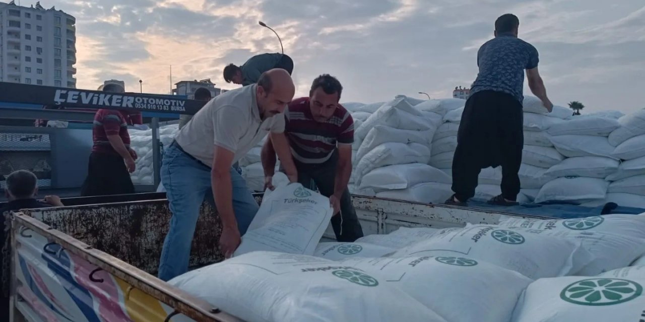 Depremden etkilenen arıcılara yem desteği
