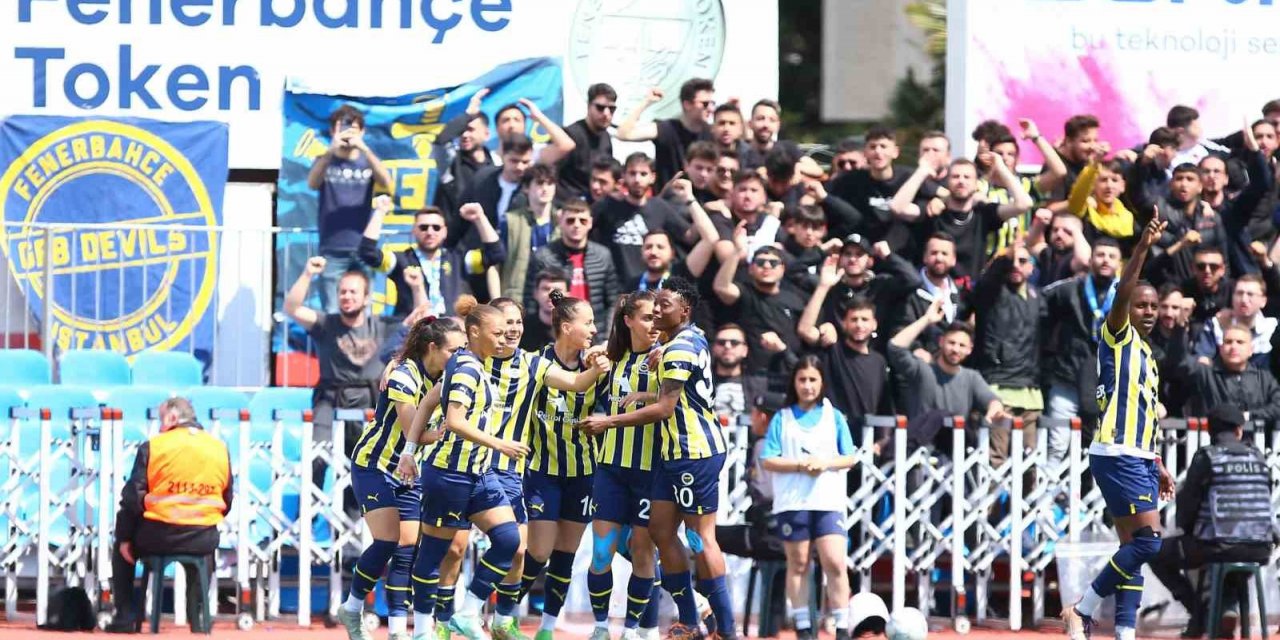 Derbiyi kazanan Fenerbahçe avantaj elde etti