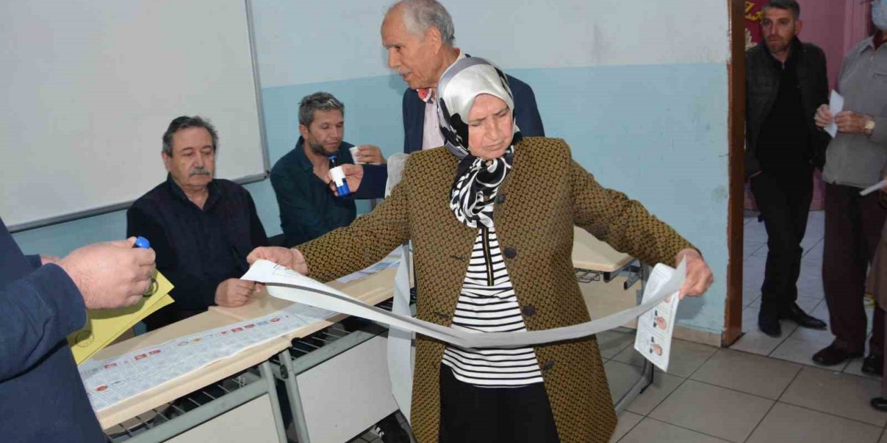 Balıkesir’de sandığa ilk gidenler yaşlılar oldu