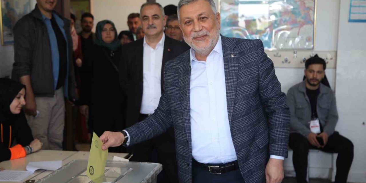 AK Parti İl Başkanı Yıldırım oyunu kullandı