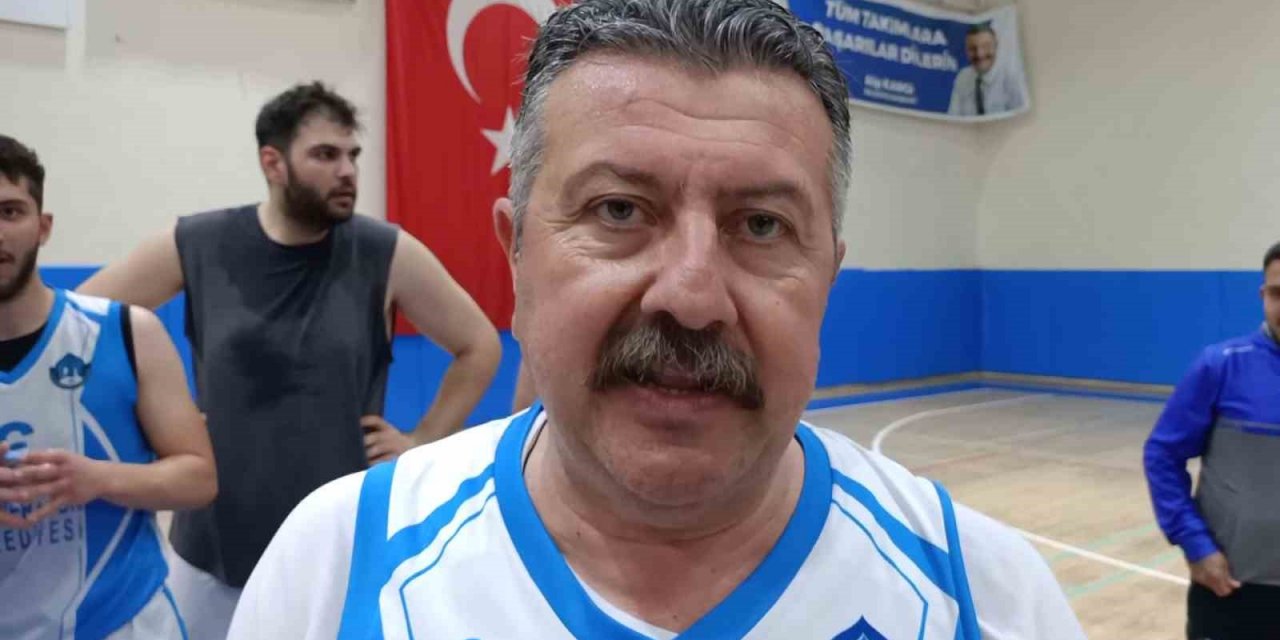 Belediye başkanı basketbol takımında