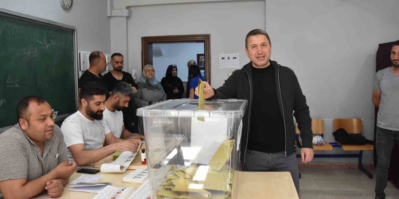 STSO Başkanı Güven Kuzu, oyunu kullandı