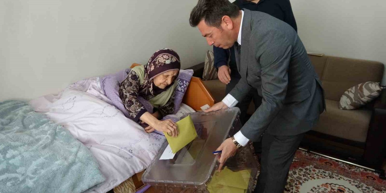 Yozgat’ta 6 seçmen, seyyar sandıkta oy kullandı