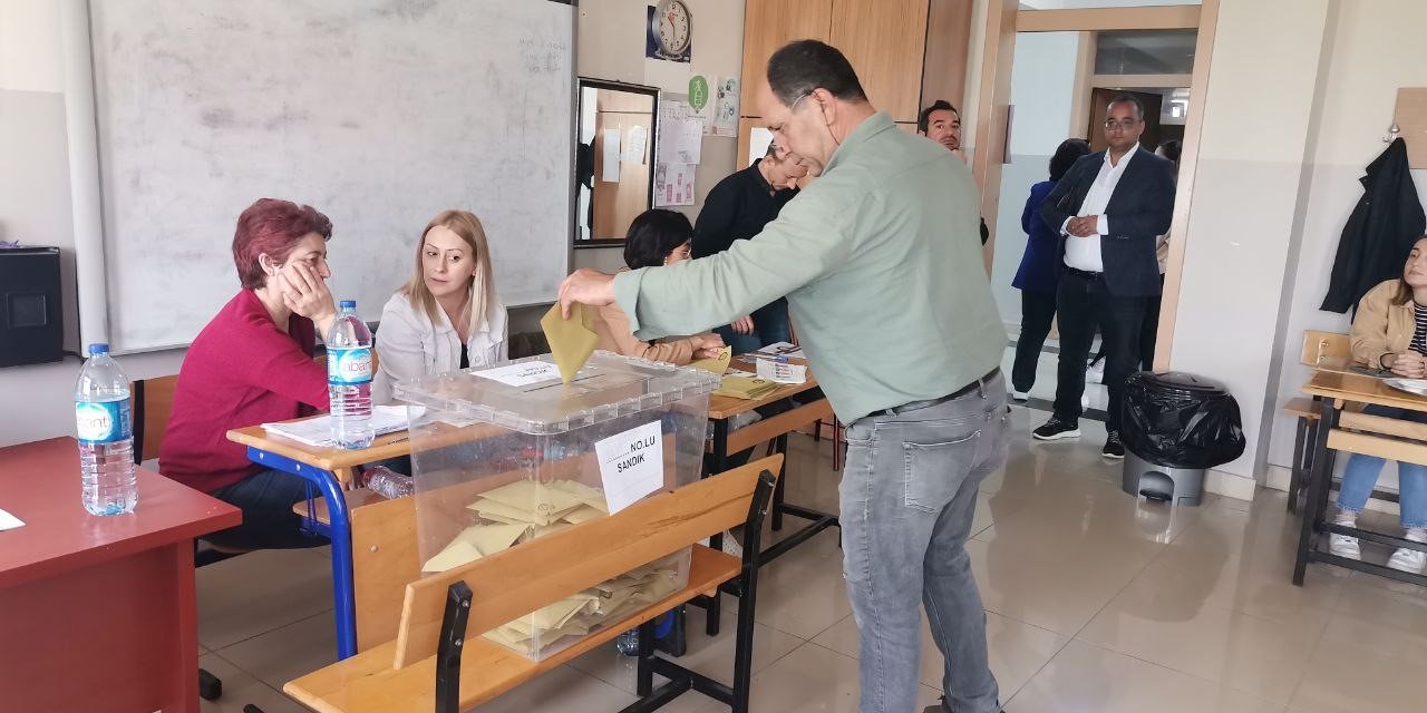 Bandırma’da oy kullanımı başladı