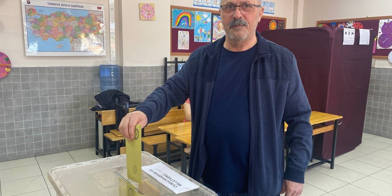 Uşak’ta oy kullanma işlemleri başladı