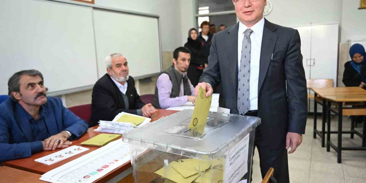 AK Parti Bursa İl Başkanı Davut Gürkan oyunu kullandı