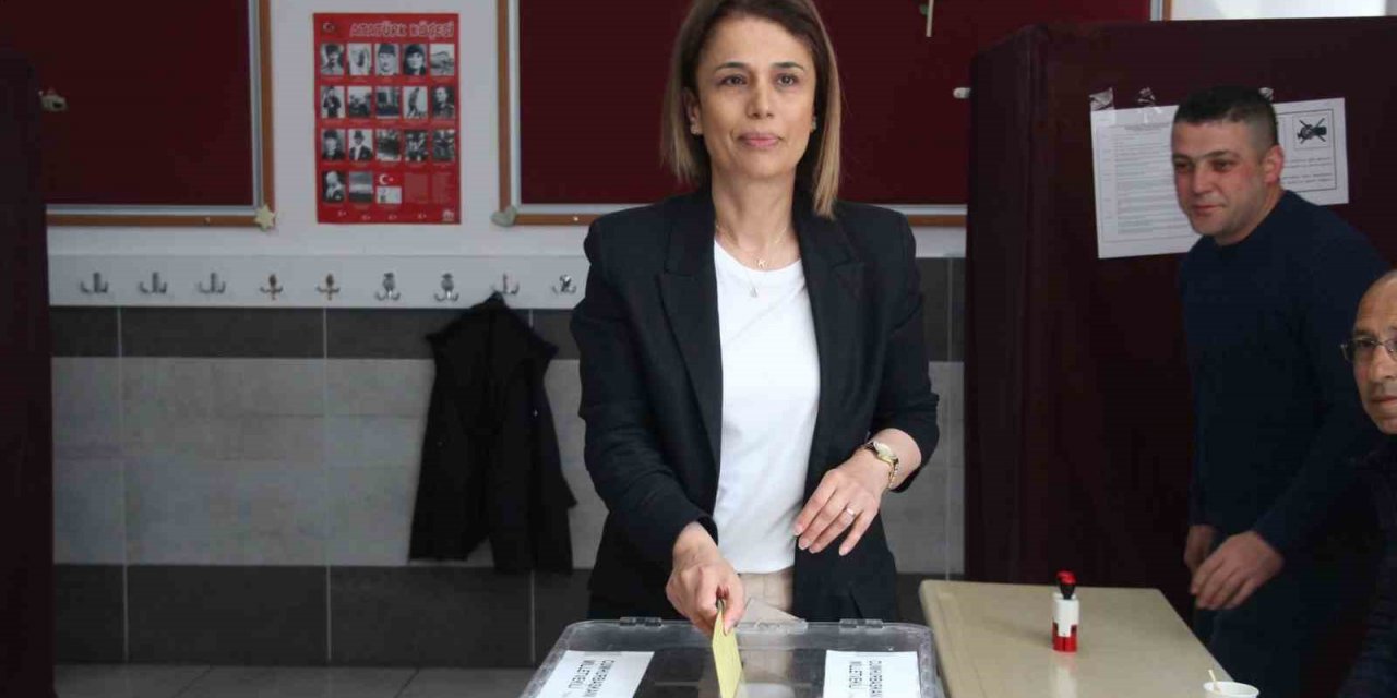 Vali Becel oyunu kullandı