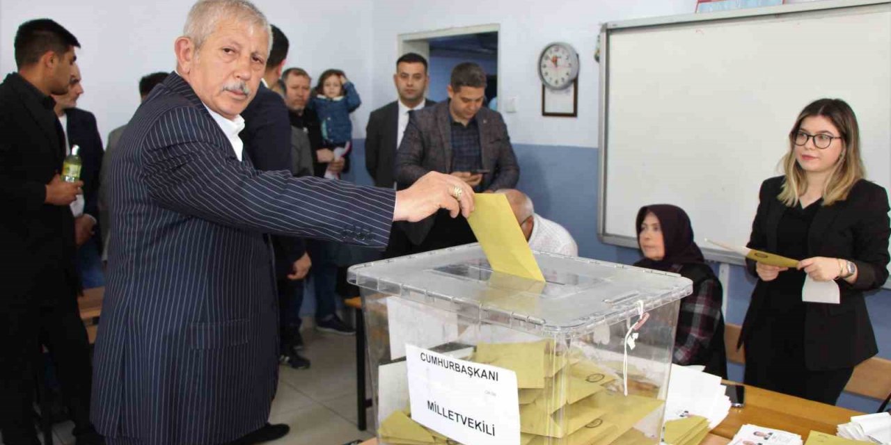 Mehmet Sarı: “Kullandığımız oylar milletimize, memleketimize hayırlı olsun”