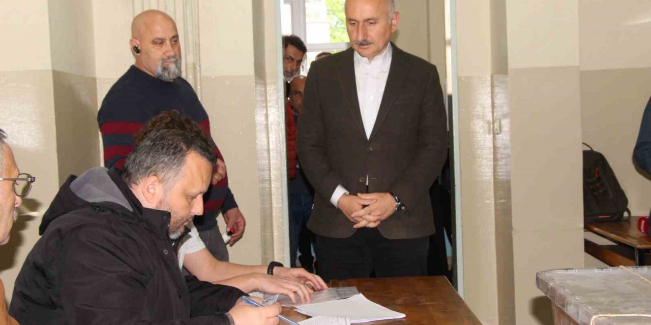 Bakan Karaismailoğlu, Trabzon’da oyunu kullandı