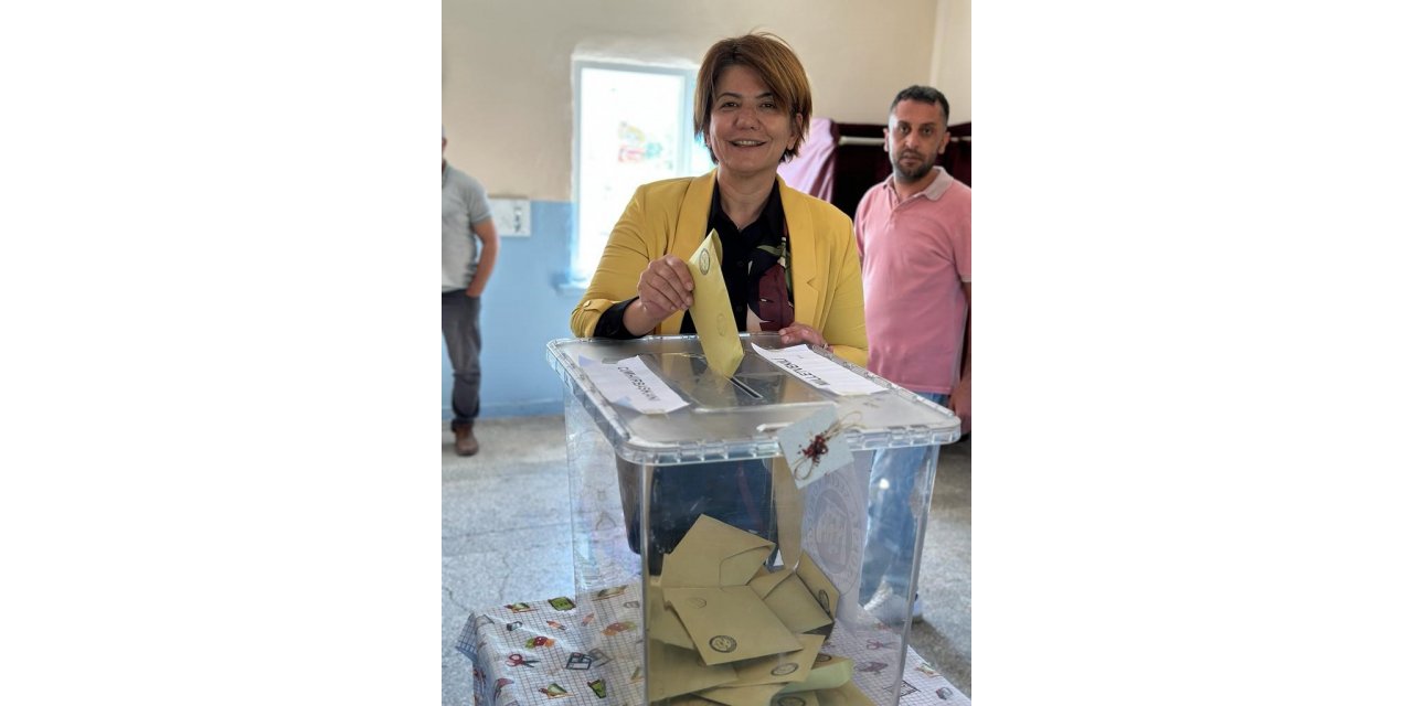 AK Parti Diyarbakır milletvekili adayı Kepolu Ataman oyunu kullandı