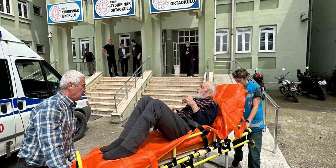 Sandığa sedye ile taşındı