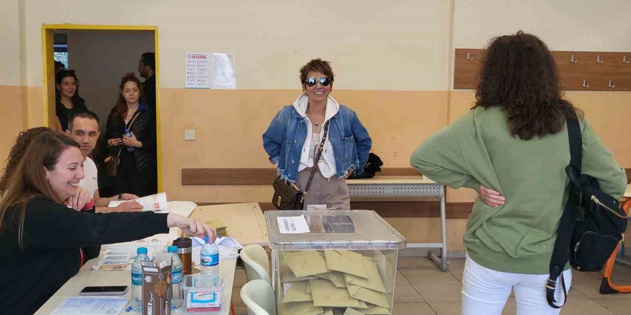 Sunucu Serap Paköz oyunu kullandı