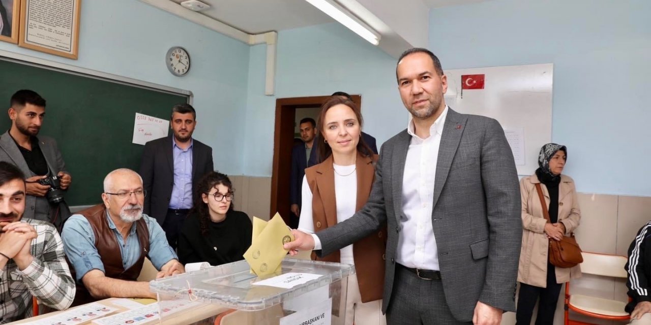 Niğde’de protokolü oylarını kullandı