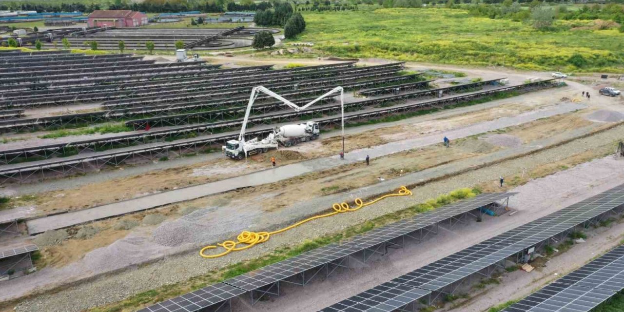 Şehrin yeni enerji kaynağı Karaman GES için son paneller kuruluyor