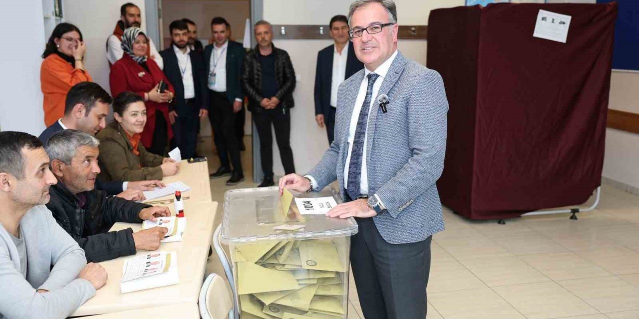 Hacılar Belediye Başkanı Özdoğan ailesiyle birlikte oyunu kullandı