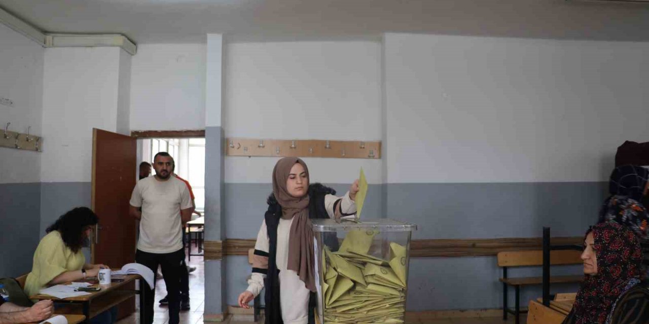 Iğdır’da oy kullanma işlemleri devam ediyor