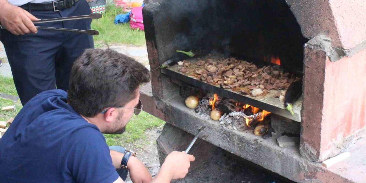 Afyonkarahisar’da oylarını kullananlar piknik alanlarına koştu