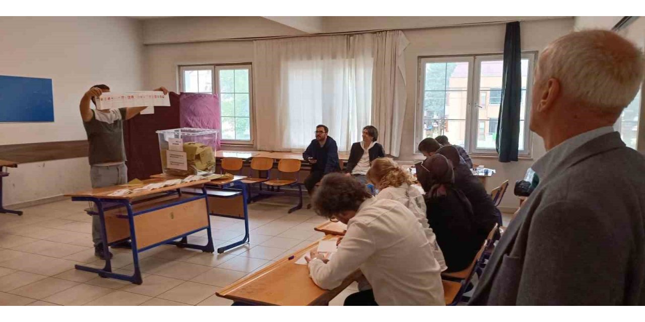 Sandıklar kapandı oy saymaya geçildi