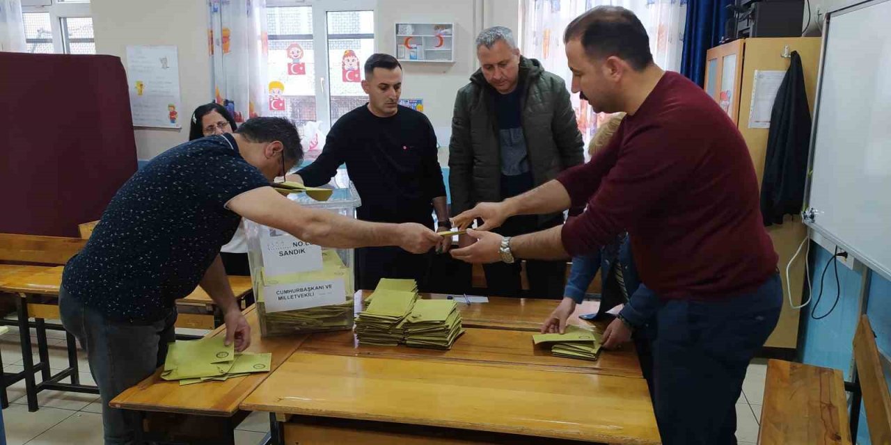 Uşak’ta oy sayma işlemi başladı