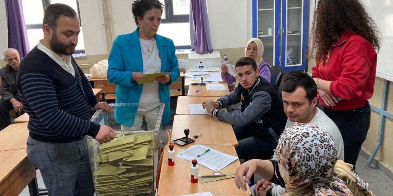 Çanakkale’de sandıklar açılmaya başlandı