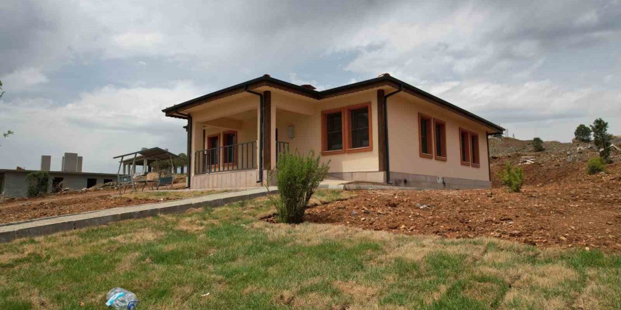 Kahramanmaraş’ta köy evleri hızla tamamlanıyor
