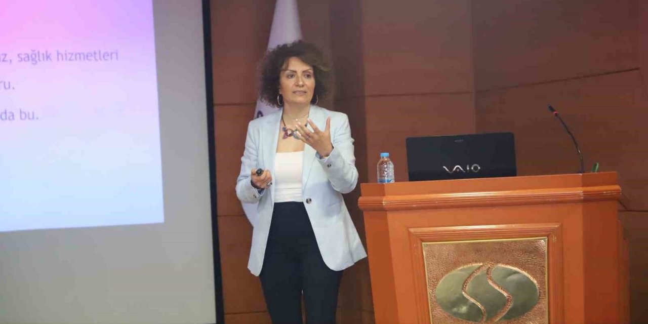 Geçmişten günümüze hemşirelikte değerler sempozyumu