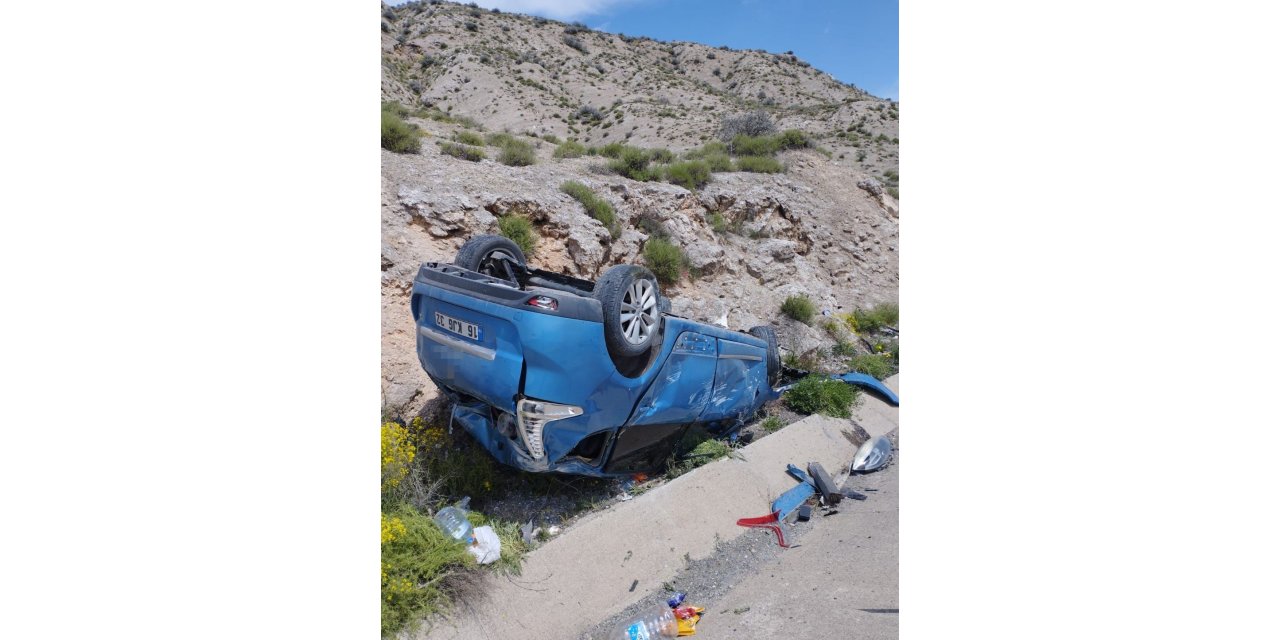 Gemerek’te otomobil takla attı: 2’si çocuk 3 yaralı