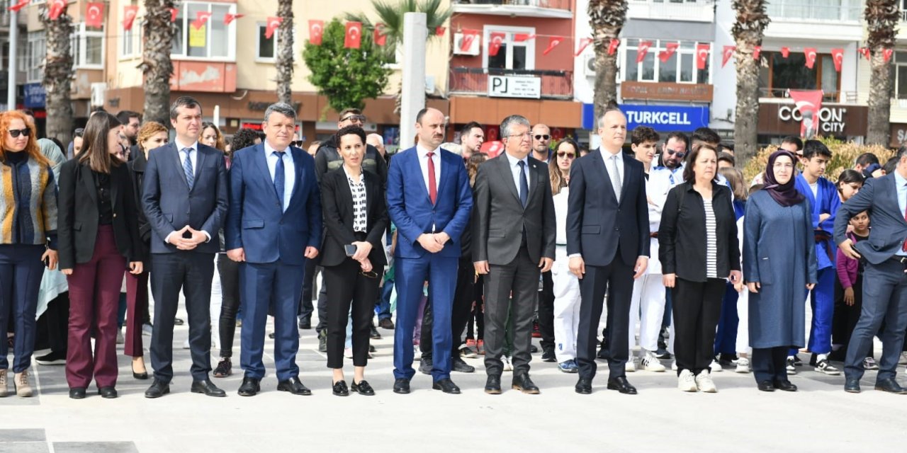 Gençlik Haftası kutlamaları çelenk töreni ile başladı