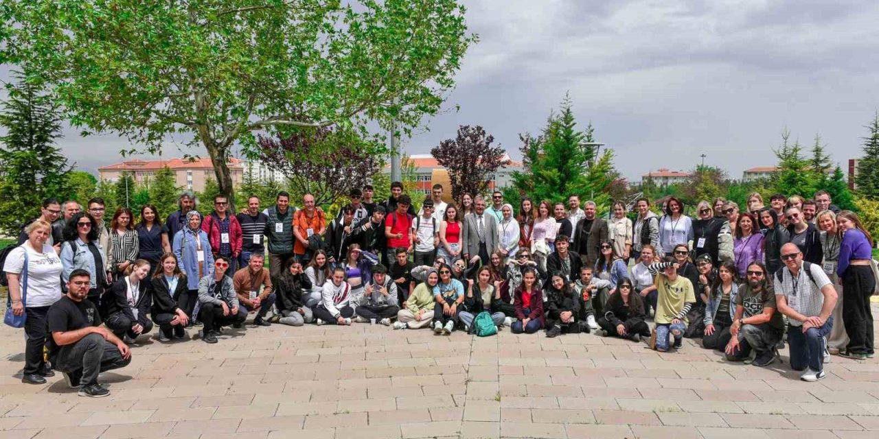 Rektör Gavgalı, KMÜ’ye misafir olan yabancı öğrencilerle buluştu