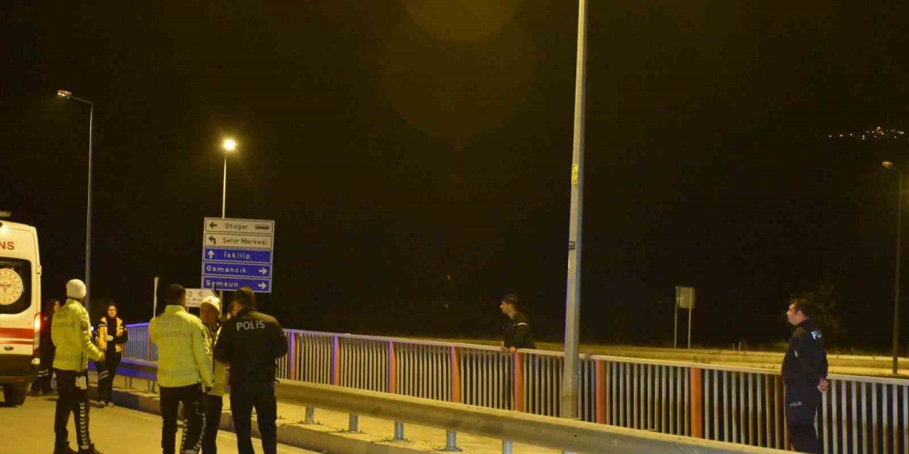 İntihara kalkışan genç D100’ü trafiğe kapattı