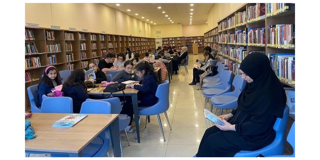 Altınova’da anneler çocuklarıyla kitap okudu