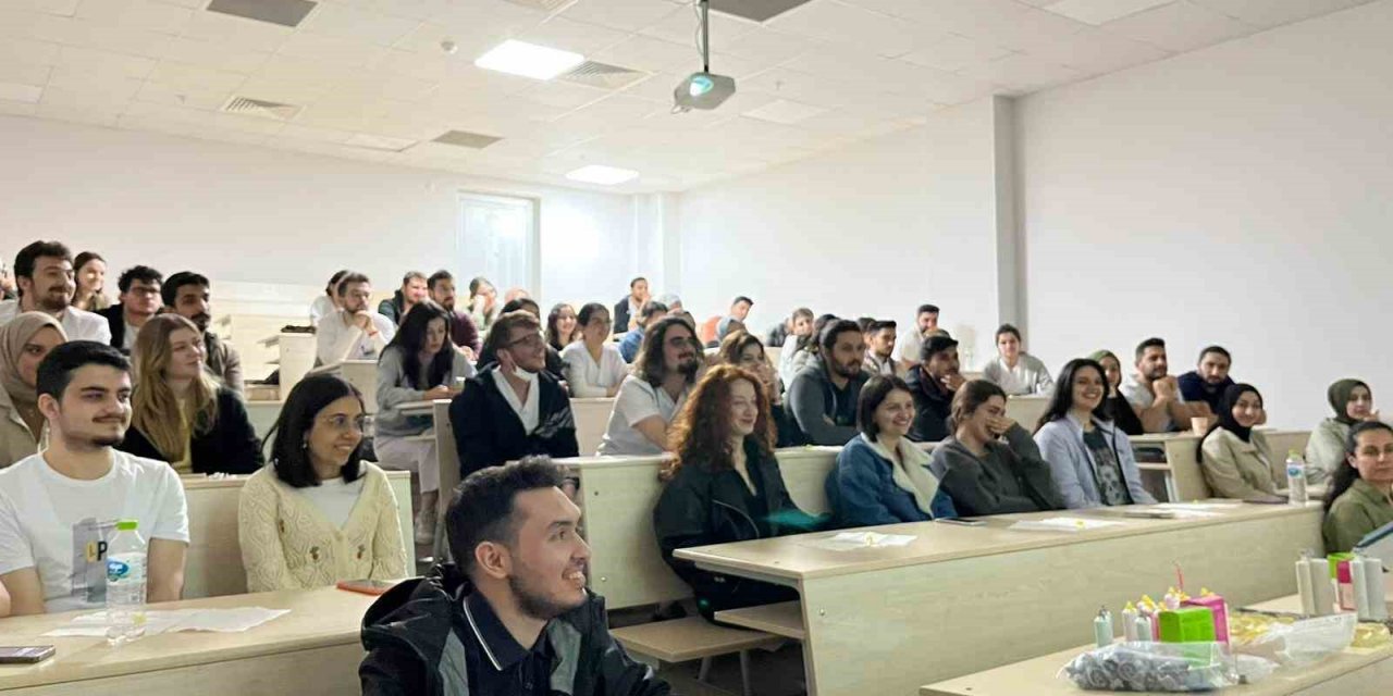 Öğrenciler güncel ölçü materyalleri ve ölçü alma tekniklerini öğrendi