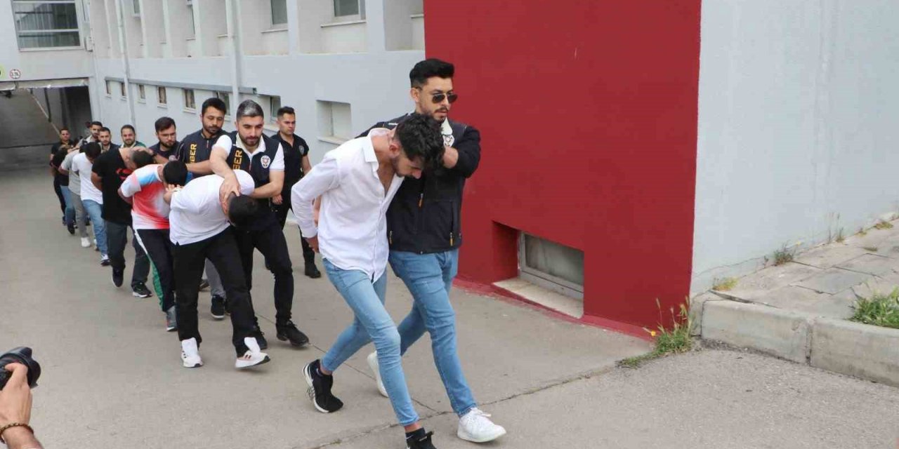 “Sazan sarmalı” yöntemiyle 1 milyon liralık vurgun: 7 tutuklama