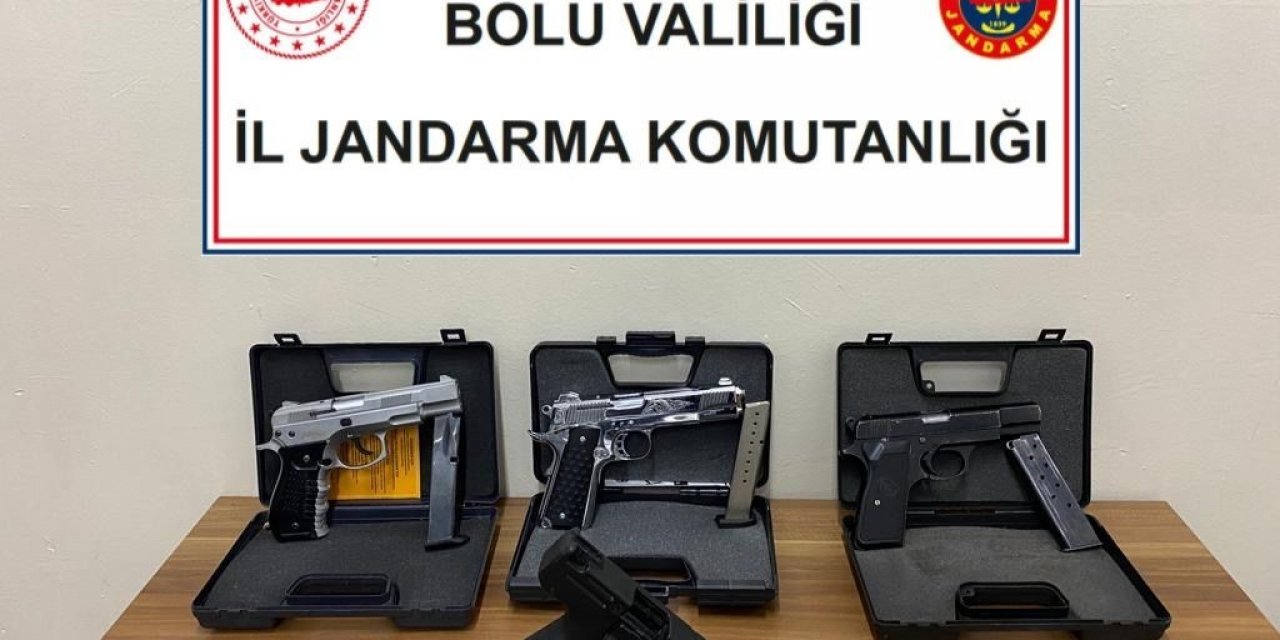 Jandarma ekiplerinin şok uygulamasına takıldılar: 4 ruhsatsız tabanca ele geçirildi