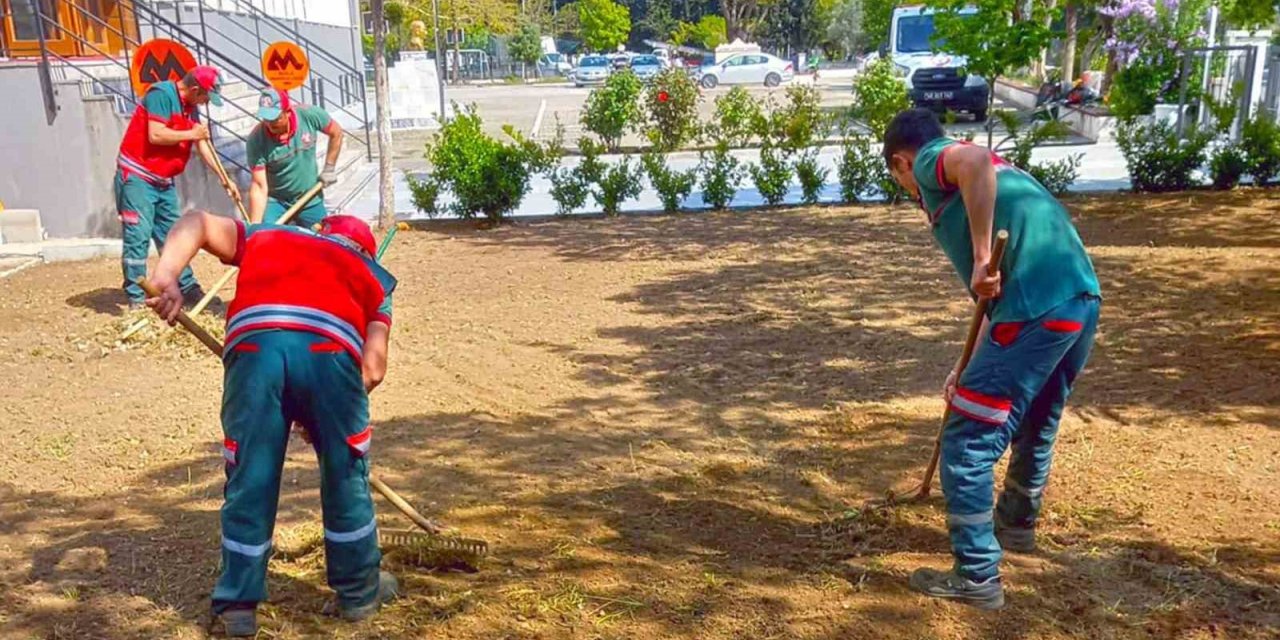 Kamu kurumlarının yeşil alanlarının bakımı Menteşe Belediyesinden