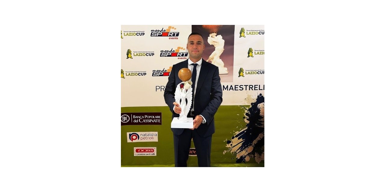 Tuğberk Tanrıvermiş, yılın en iyi genç teknik direktörü seçildi